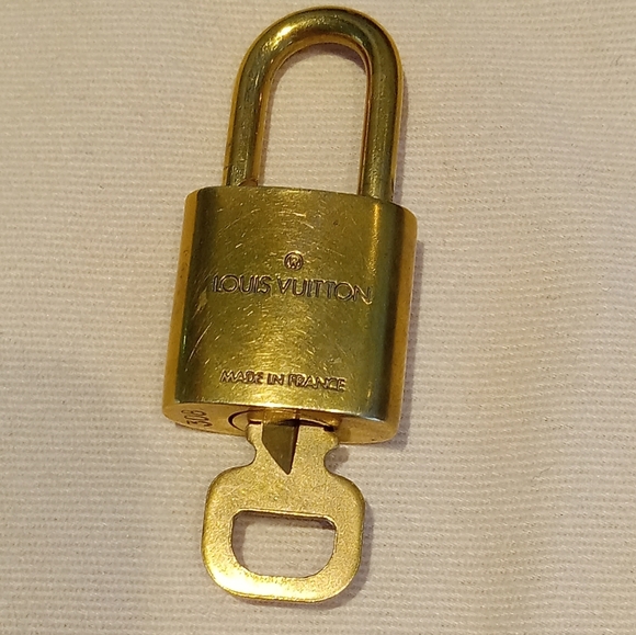 SOLD Louis Vuitton Lock and Key #308. Brass LV working lock & key. - Picture 3 of 10
